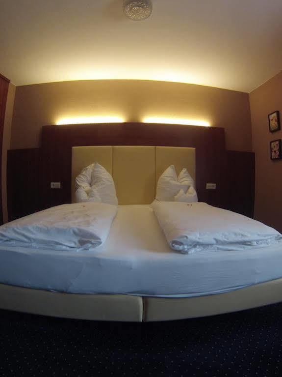 Hotel Wahlster Sarrebruck Extérieur photo